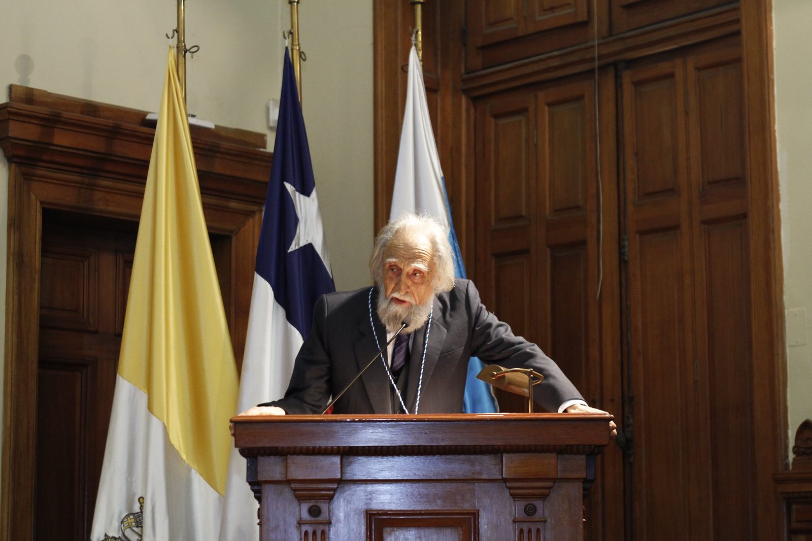 Gastón Soublette habla en el homenaje que le rindió la UC (2014)