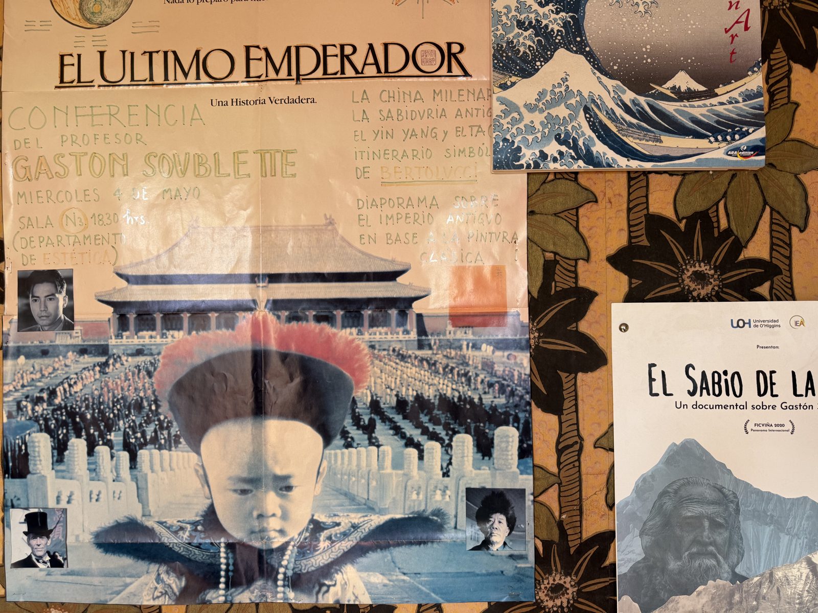 Afiches en el dormitorio de Gastón